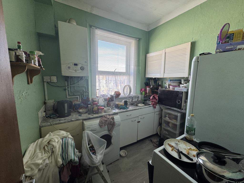 Lot: 14 - RESIDENTIAL INVESTMENT OPPORTUNITY - Kitchen